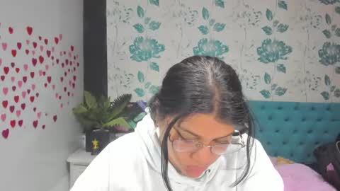 Snapshot of lindabreexlove chatting on February 28, 6:09 pm online show from February 28, 6:09 pm