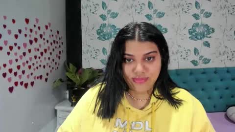 Snapshot of lindabreexlove chatting on February 4, 7:22 pm online show from February 4, 7:22 pm