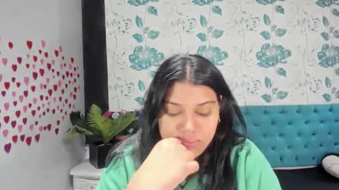 Snapshot of lindabreexlove chatting on January 28, 2:31 pm online show from January 28, 2:31 pm