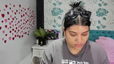Snapshot of lindabreexlove chatting on February 15, 6:33 pm online show from February 15, 6:33 pm