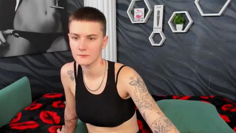 lindabryantt online show from February 24, 1:42 pm