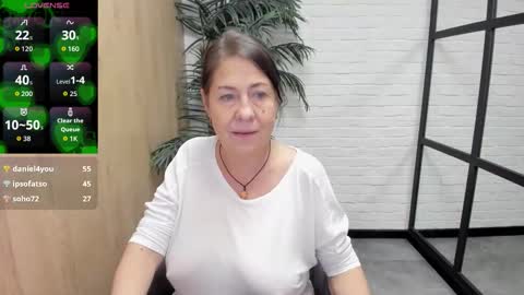Linda online show from October 17, 1:59 pm