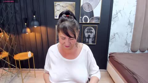 Linda online show from December 17, 9:17 am