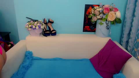 Snapshot of lindaliiii chatting on December 11, 4:39 am Linda online show from December 11, 4:39 am