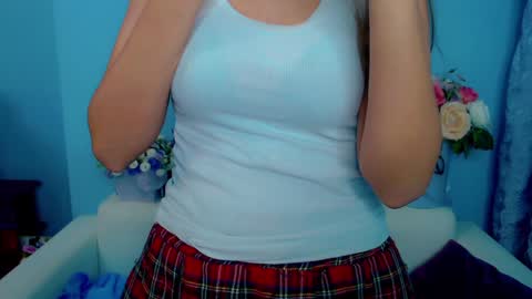 Snapshot of lindaliiii chatting on December 13, 9:35 am Linda online show from December 13, 9:35 am