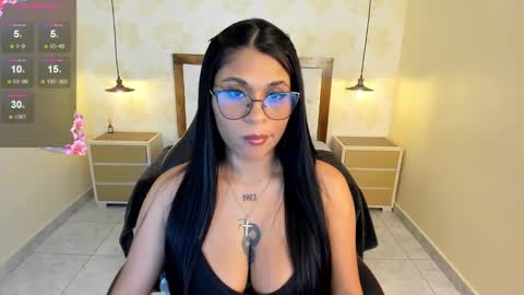 Snapshot of lindsay_martin chatting on February 10, 7:17 pm L I N D S A Y online show from February 10, 7:17 pm