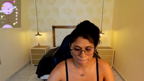 Snapshot of lindsay_martin chatting on February 25, 10:42 pm L I N D S A Y online show from February 25, 10:42 pm