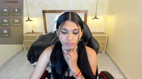 Snapshot of lindsay_martin chatting on March 5, 10:43 pm L I N D S A Y online show from March 5, 10:43 pm