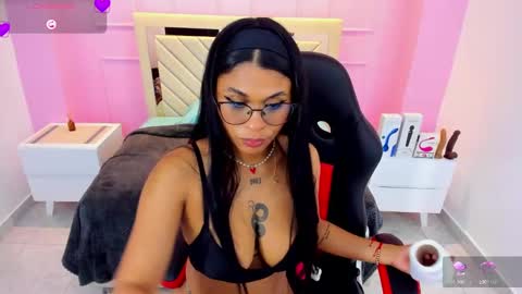 Snapshot of lindsay_martin chatting on March 12, 11:22 pm L I N D S A Y online show from March 12, 11:22 pm