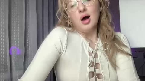 linoreya online show from November 21, 2:37 pm