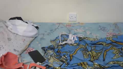 lionesss_ online show from October 27, 6:46 am