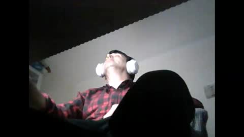 Snapshot of liongr69 chatting on February 13, 9:39 pm liongr69 online show from February 13, 9:39 pm