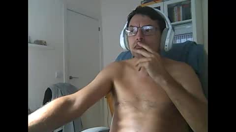 Snapshot of liongr69 chatting on October 16, 10:37 am liongr69 online show from October 16, 10:37 am