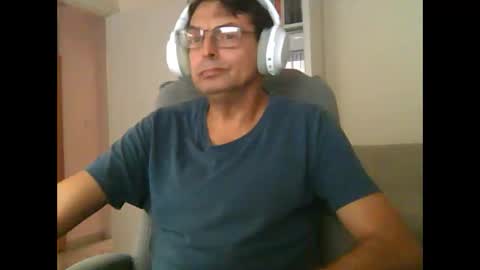 Snapshot of liongr69 chatting on October 12, 4:21 pm liongr69 online show from October 12, 4:21 pm