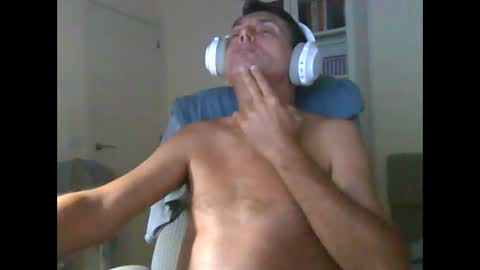 Snapshot of liongr69 chatting on October 19, 10:25 pm liongr69 online show from October 19, 10:25 pm