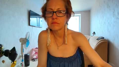 Liora Weiss online show from May 26, 10:21 am