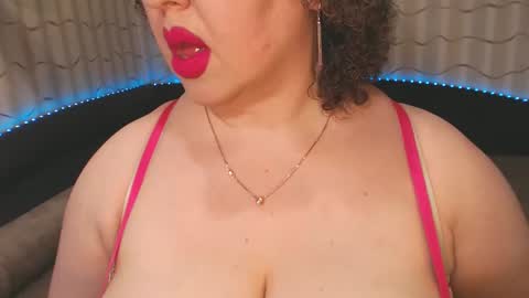 Snapshot of lipsaddiction chatting on February 19, 2:01 pm LIpsAddiction online show from February 19, 2:01 pm