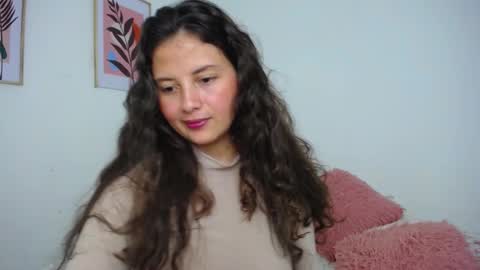 Snapshot of lirio05 chatting on February 22, 12:27 am Lily see u on december 2 online show from February 22, 12:27 am