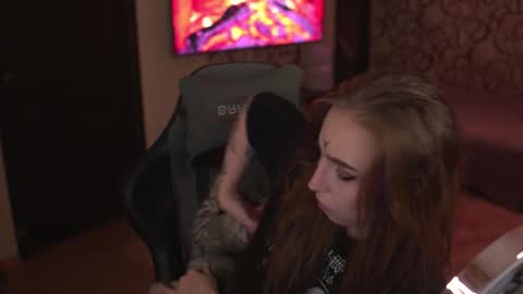 Lisa online show from October 31, 2:39 pm