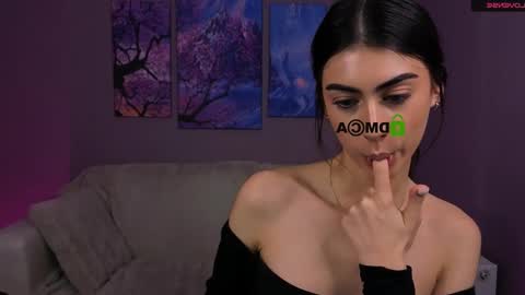 Lisa online show from November 18, 1:03 pm