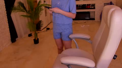 lisa_elfy online show from January 11, 6:35 am