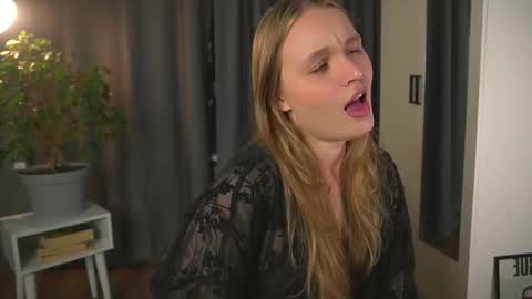 Elisabeth or Lisa online show from October 8, 8:26 pm