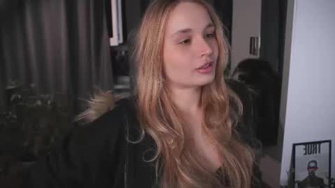 Elisabeth or Lisa online show from October 27, 8:09 pm