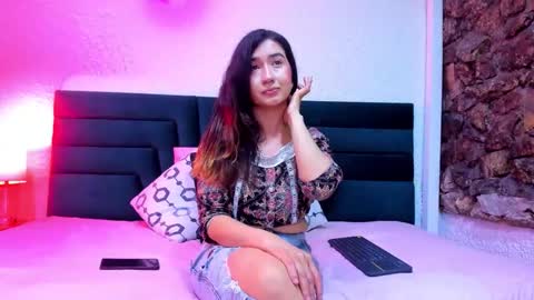 lisa white  online show from March 8, 5:00 am