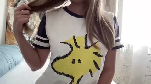 Snapshot of lisaflower1 chatting on September 28, 8:56 am Lisa online show from September 28, 8:56 am