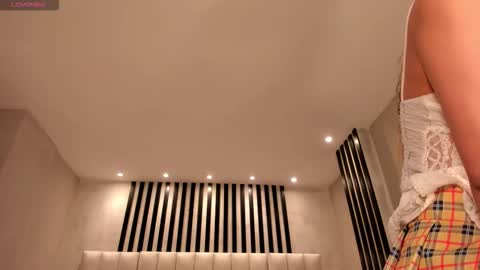 Lisa  Flowers online show from February 18, 11:32 am