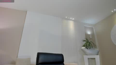 Lisa  Flowers online show from February 10, 11:57 am