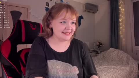 -Lisa- Help me to reach 100 thumbs up3 online show from December 7, 2:30 pm
