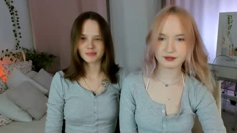 Lisa blonde  Alisa brunette online show from April 25, 9:23 pm