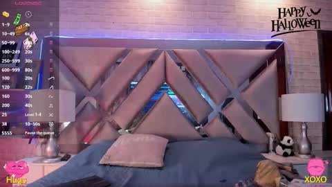 lisawalker_ online show from October 22, 3:35 pm