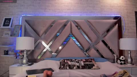 lisawalker_ online show from October 8, 3:40 pm