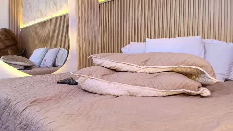 Liss online show from March 13, 2:53 pm