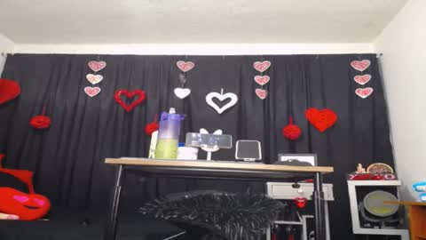 Snapshot of litas_secrets chatting on February 18, 10:14 pm LITA a sexy milf online show from February 18, 10:14 pm