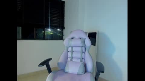 Snapshot of litlle_danni chatting on March 1, 11:37 pm Danni online show from March 1, 11:37 pm