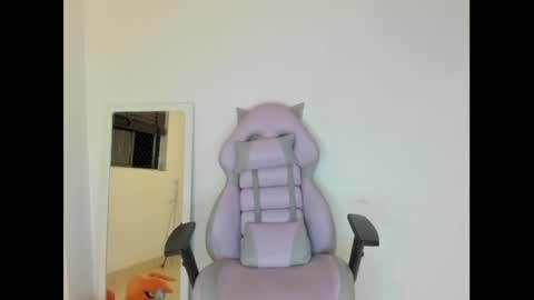 Snapshot of litlle_danni chatting on February 21, 12:49 am Danni online show from February 21, 12:49 am