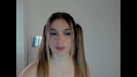 Snapshot of litlle_danni chatting on January 20, 10:48 pm Danni online show from January 20, 10:48 pm