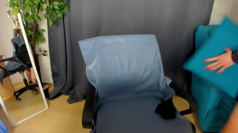 Isabel online show from May 21, 7:59 am