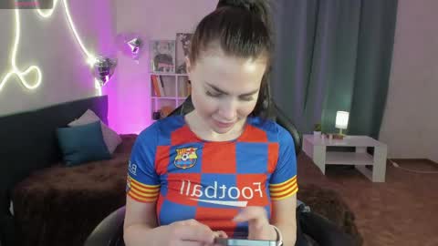 Isabel online show from May 7, 7:59 am