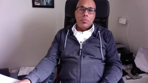 Snapshot of little_buddha chatting on February 12, 11:07 am Pure Black Power online show from February 12, 11:07 am