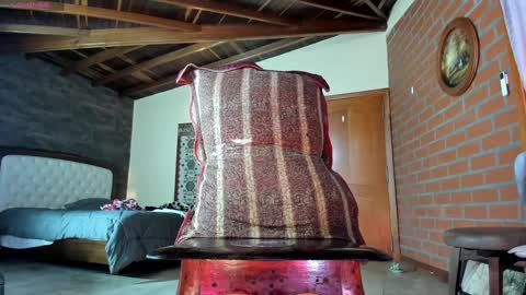 Izzi online show from January 10, 10:36 pm