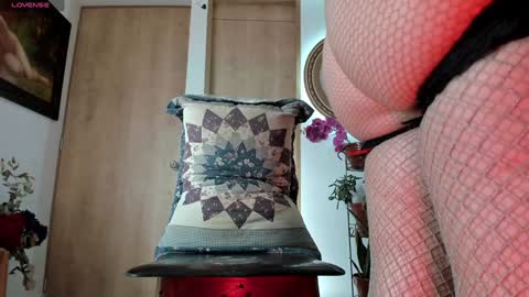 Izzi online show from November 6, 8:56 pm