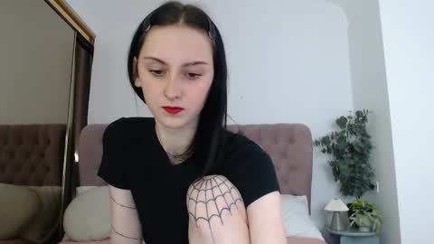 little_mollee online show from December 2, 10:30 pm