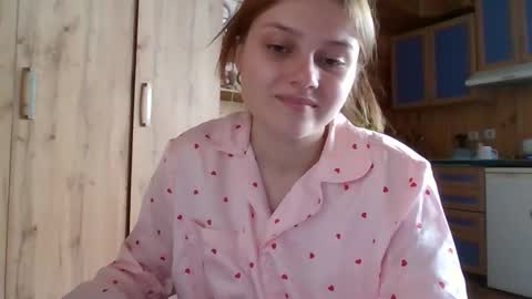 little_shygirl_ online show from October 21, 11:59 am