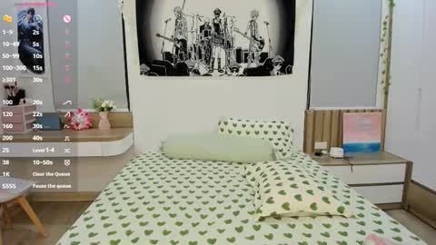 Yena and Gabby online show from March 21, 2:33 pm