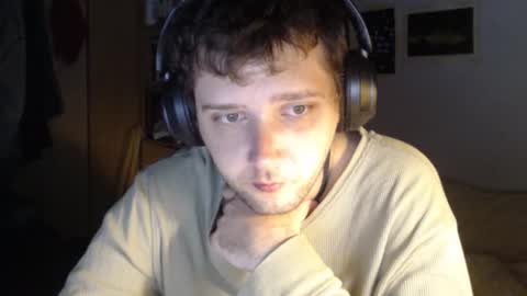 littlealien7 online show from October 24, 9:10 am