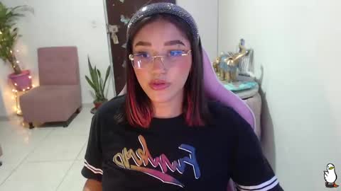 Snapshot of littleangelx_m chatting on February 21, 11:21 pm Daniela online show from February 21, 11:21 pm